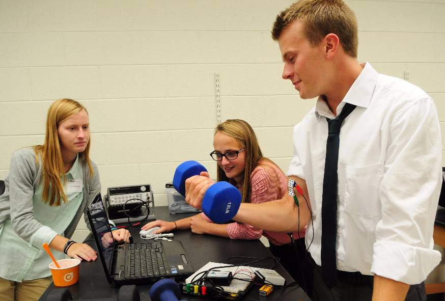 Biomedical Engineering students determine relationship between muscle signals and joint moment.