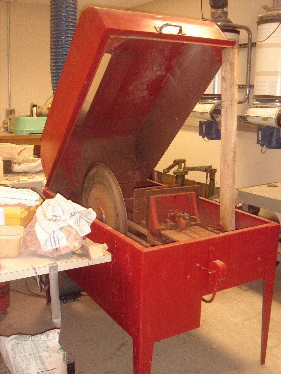 oil cooled rock saw