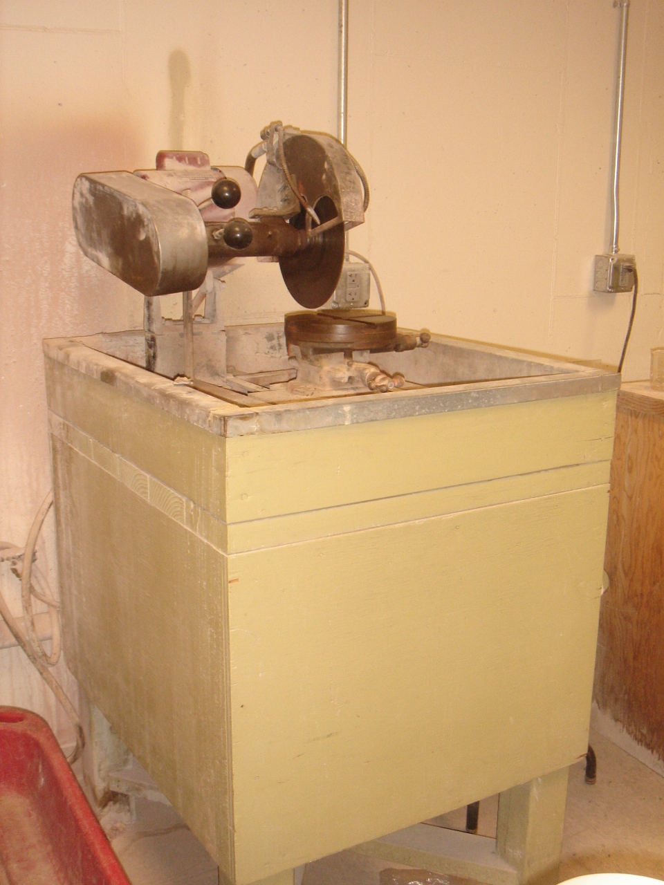 water cooled rock saw in prep lab