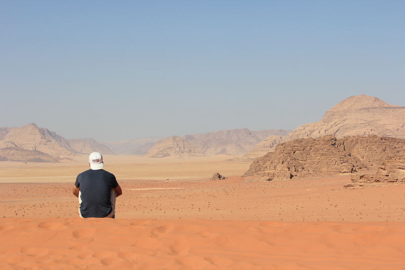 Hope student looking at the pyramids